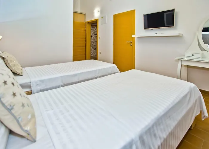 شقة Island Hvar Seaside Levanda With Beach, Pool & Seaview *