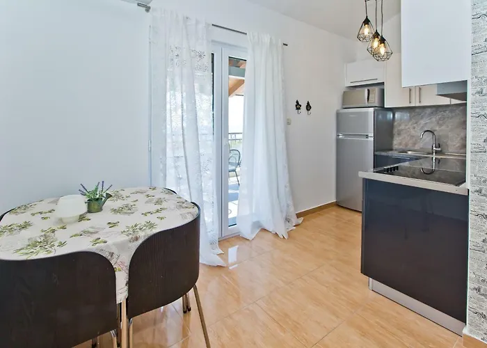 Island Hvar Seaside Levanda With Beach, Pool & Seaview شقة