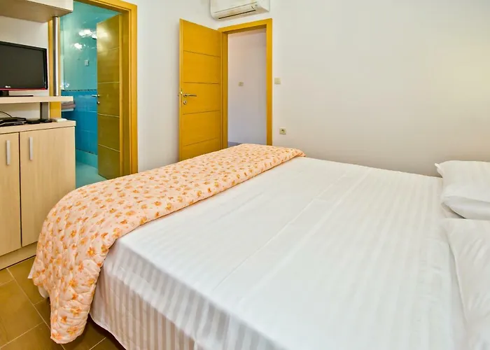 شقة Island Hvar Seaside Levanda With Beach, Pool & Seaview *