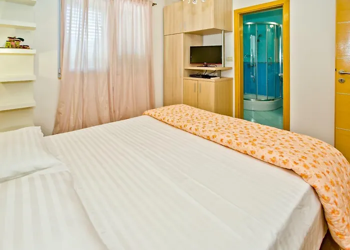 Island Hvar Seaside Levanda With Beach, Pool & Seaview *