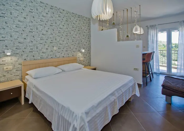 Island Hvar Seaside Levanda With Beach, Pool & Seaview شقة