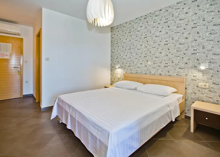 Island Hvar Seaside Levanda With Beach, Pool & Seaview *