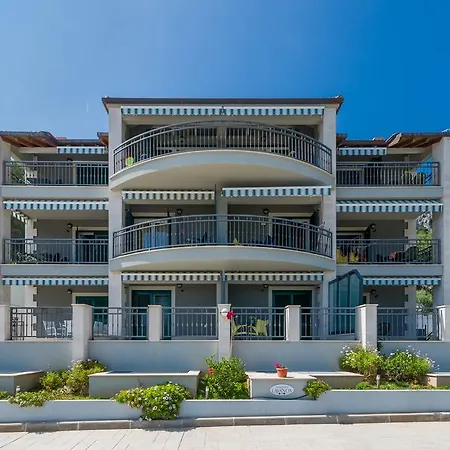 Апартаменти Island Hvar Seaside Levanda With Beach, Pool & Seaview *