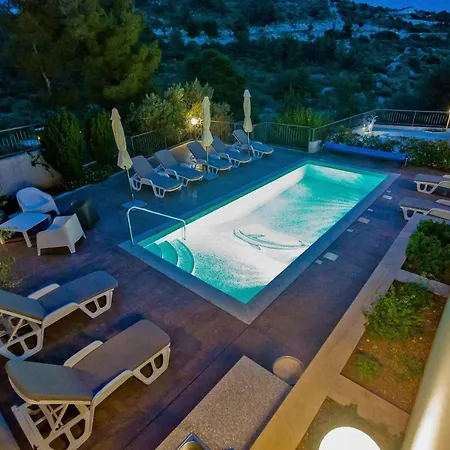 Island Hvar Seaside Levanda With Beach, Pool & Seaview *