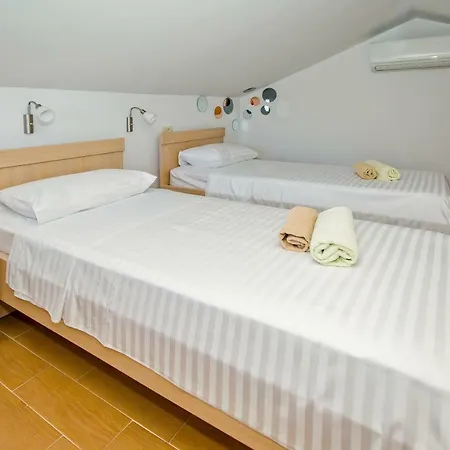 Island Hvar Seaside Levanda With Beach, Pool & Seaview Апартаменти *