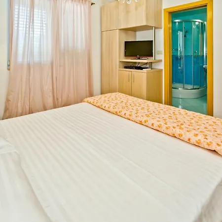 Island Hvar Seaside Levanda With Beach, Pool & Seaview *