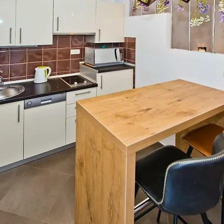 Апартаменти Island Hvar Seaside Levanda With Beach, Pool & Seaview Хвар