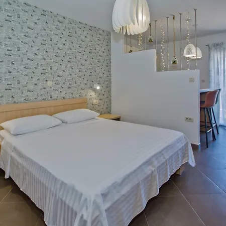 Island Hvar Seaside Levanda With Beach, Pool & Seaview Апартаменти