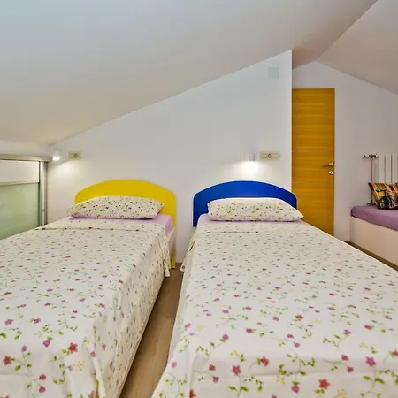 Апартаменти Island Hvar Seaside Levanda With Beach, Pool & Seaview