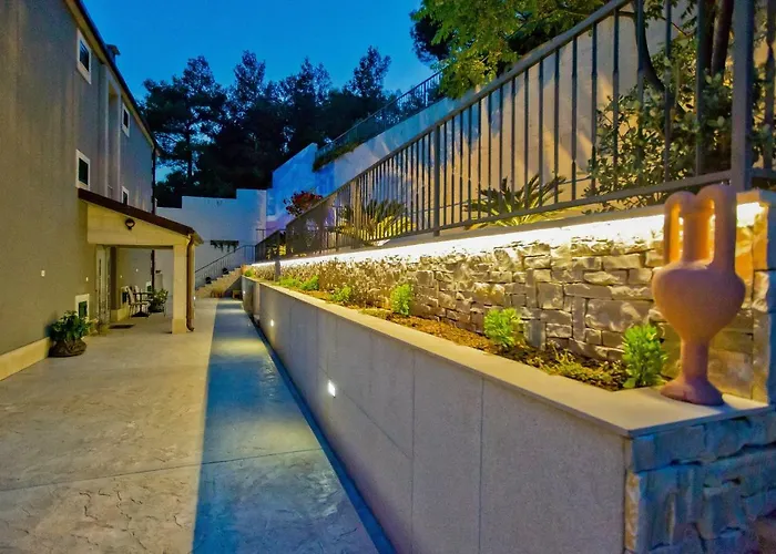 Island Hvar Seaside Levanda With Beach, Pool & Seaview דירה