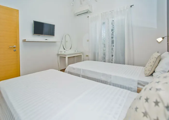 דירה Island Hvar Seaside Levanda With Beach, Pool & Seaview *