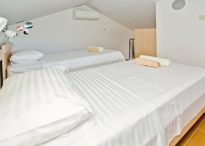 Island Hvar Seaside Levanda With Beach, Pool & Seaview Apartamento