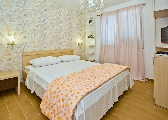 Island Hvar Seaside Levanda With Beach, Pool & Seaview *