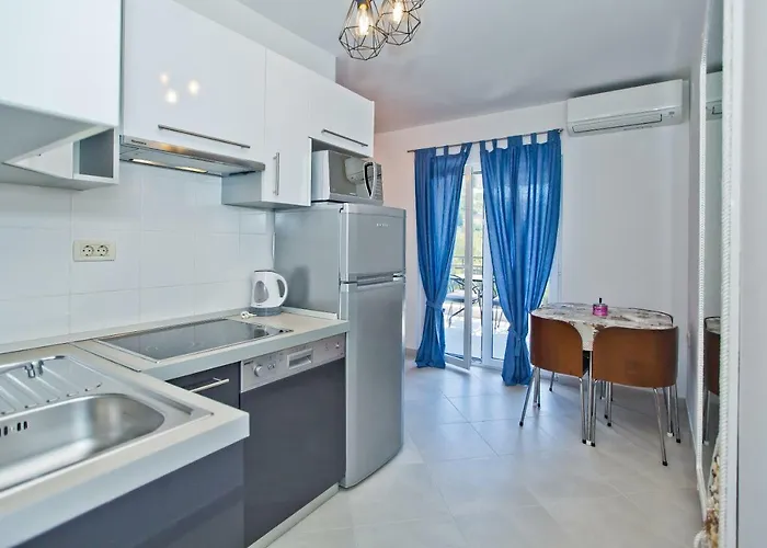 Island Hvar Seaside Levanda With Beach, Pool & Seaview חוואר