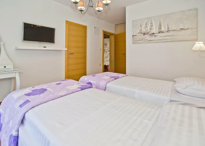 Island Hvar Seaside Levanda With Beach, Pool & Seaview Apartamento