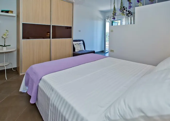 Island Hvar Seaside Levanda With Beach, Pool & Seaview Apartamento