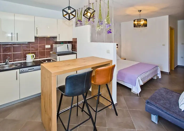 Island Hvar Seaside Levanda With Beach, Pool & Seaview דירה