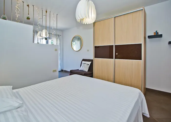 Island Hvar Seaside Levanda With Beach, Pool & Seaview Apartamento Hvar Town