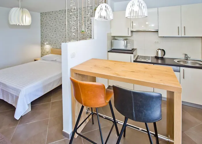 Island Hvar Seaside Levanda With Beach, Pool & Seaview Apartamento Hvar Town