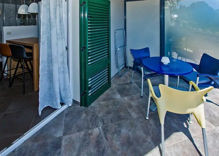 Island Hvar Seaside Levanda With Beach, Pool & Seaview