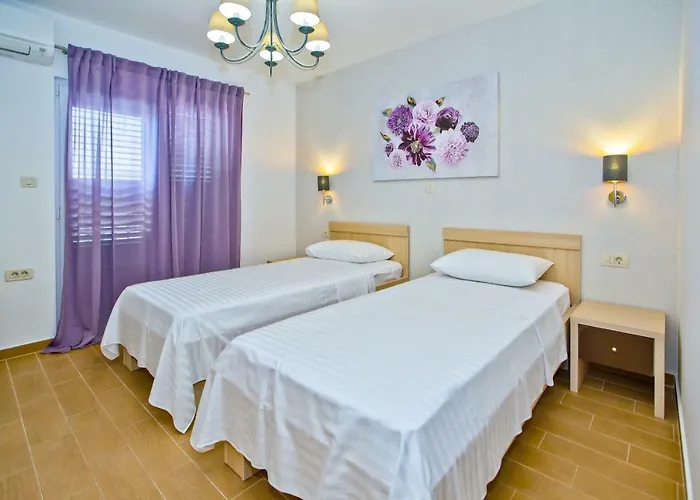 Island Hvar Seaside Levanda With Beach, Pool & Seaview Apartamento