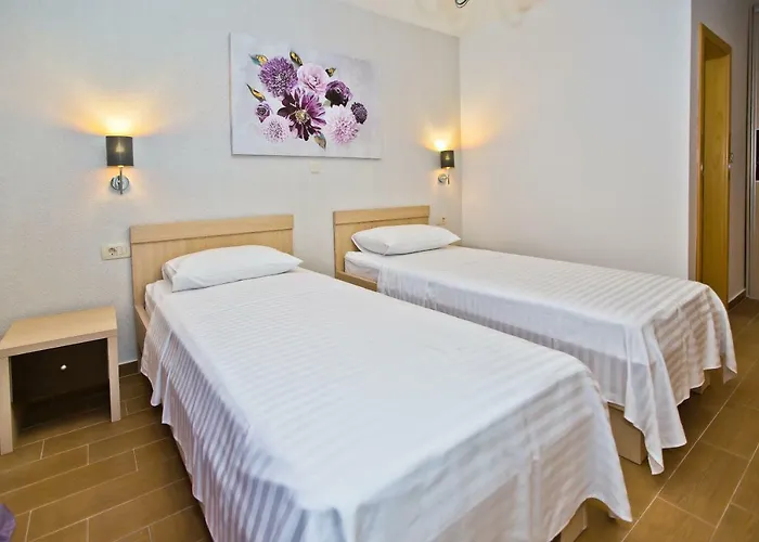 Island Hvar Seaside Levanda With Beach, Pool & Seaview Apartamento