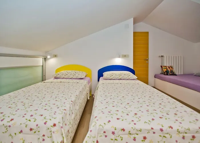 Apartamento Island Hvar Seaside Levanda With Beach, Pool & Seaview