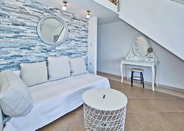 Apartamento Island Hvar Seaside Levanda With Beach, Pool & Seaview *