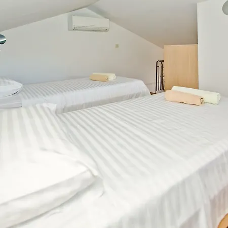 Island Hvar Seaside Levanda With Beach, Pool & Seaview Apartamento
